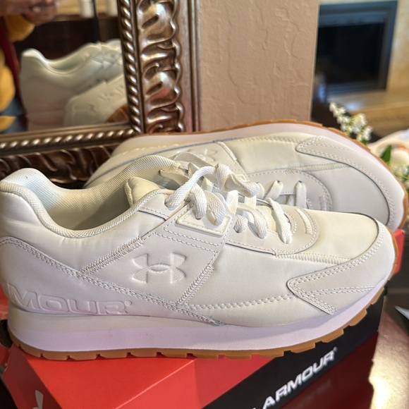 Under Armour Women’s Essential Runner White Sneakers size 9 - Picture 12 of 14
